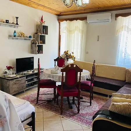 Hida Guest House Гирокастра Экстерьер фото