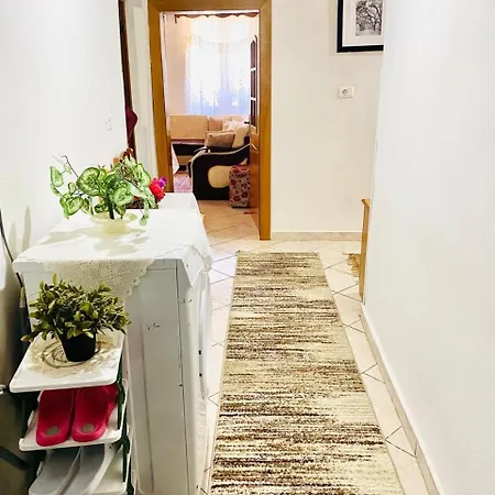 Hida Guest House Гирокастра Экстерьер фото