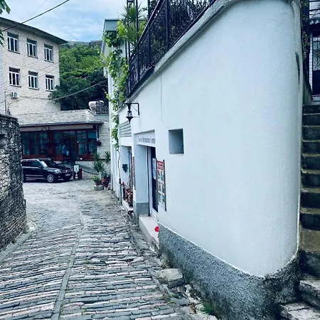 Hida Guest House Гирокастра Экстерьер фото