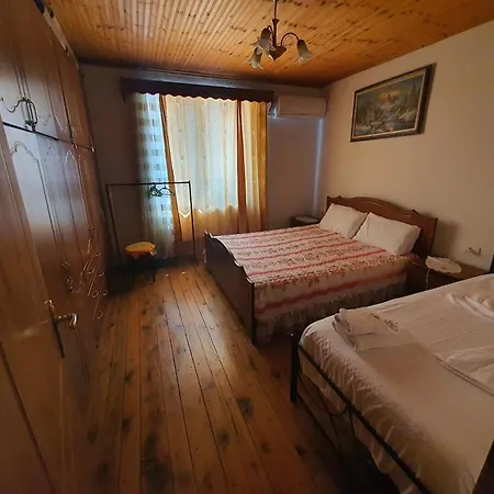Hida Guest House Гирокастра Экстерьер фото