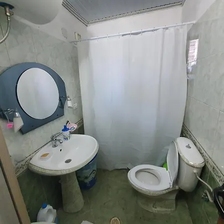 Hida Guest House Гирокастра Экстерьер фото