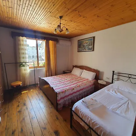 Hida Guest House Гирокастра Экстерьер фото